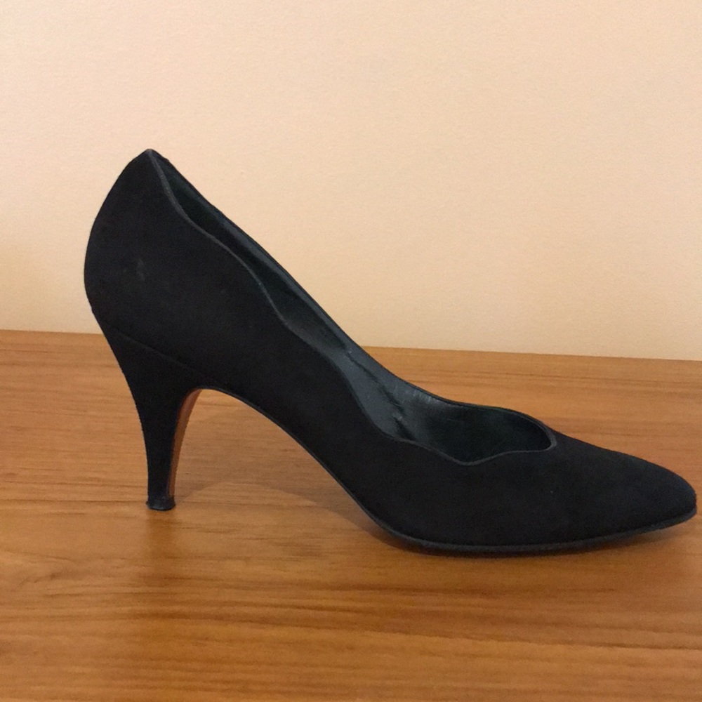 Vintage Bally black scalloped edge heels, super elegant, unsurpassed quality.